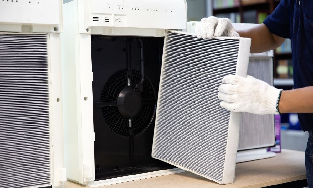 4 Benefits of Regularly Replacing Your Air Filter
